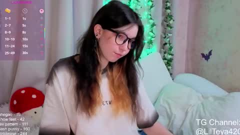 Snapshot of little_teya chatting on 14, 11, 2025 little Teya online show from 14, 11, 2025