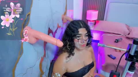 Snapshot of little_valentinaa chatting on 21, 11, 2025 little_valentinaa online show from 21, 11, 2025