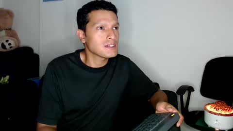 Snapshot of littledicklatin chatting on 8, 3, 2025 Manu online show from 8, 3, 2025