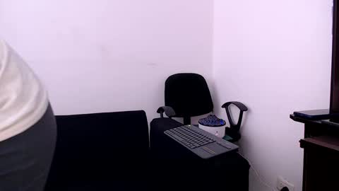 Snapshot of littledicklatin chatting on 15, 9, 2025 Manu online show from 15, 9, 2025