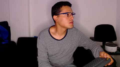 Snapshot of littledicklatin chatting on 17, 12, 2025 Manu online show from 17, 12, 2025