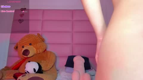 littlee_emma_ online show from 18, 12, 2024