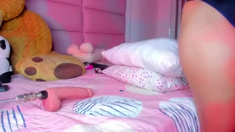 littlee_emma_ online show from 5, 3, 2025