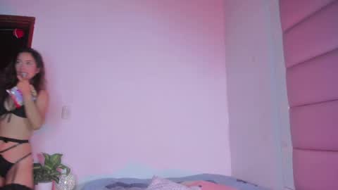 Snapshot of littlee_emma_ chatting on 17, 9, 2025 littlee_emma_ online show from 17, 9, 2025