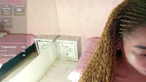 Snapshot of littleebonymommy chatting on 27, 10, 2025 Tania  online show from 27, 10, 2025