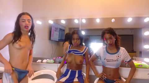 Snapshot of littlejennifer18 chatting on 18, 4, 2026 Tip us ask our names online show from 18, 4, 2026