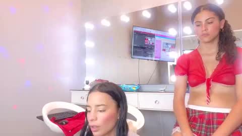 Snapshot of littlejennifer18 chatting on 1, 5, 2026 Tip us ask our names online show from 1, 5, 2026