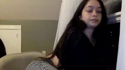 Snapshot of littlelily9999 chatting on 7, 3, 2025 littlelily9999 online show from 7, 3, 2025
