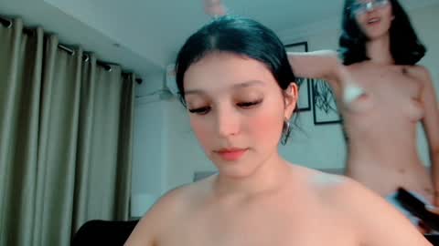 Sarahs Room online show from 15, 12, 2024