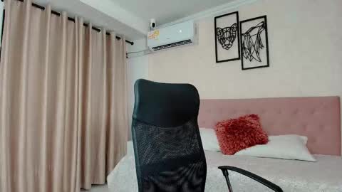 Sarahs Room online show from 16, 10, 2025