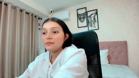 Snapshot of littlemolly_pregnant chatting on 10, 3, 2026 Sarahs Room online show from 10, 3, 2026