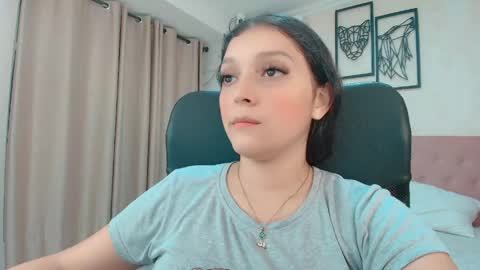 Snapshot of littlemolly_pregnant chatting on 12, 5, 2026 Sarahs Room online show from 12, 5, 2026