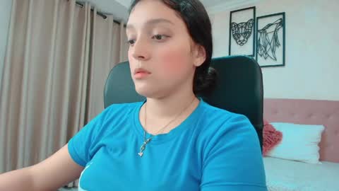 Snapshot of littlemolly_pregnant chatting on 27, 5, 2026 Sarahs Room online show from 27, 5, 2026