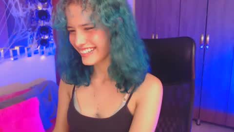 Snapshot of littlenami_ chatting on 14, 10, 2025 LAUREN online show from 14, 10, 2025