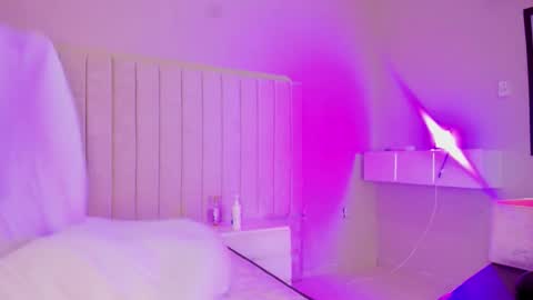 im olivia IG littleolivia01 online show from 3, 12, 2025