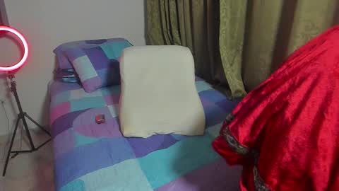 Snapshot of littlesissy_ chatting on 15, 9, 2025 Sofi online show from 15, 9, 2025