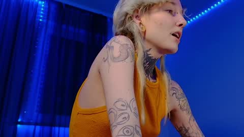 Snapshot of littlespacemouse chatting on 15, 12, 2024 Niki free tg channel with some photos gifs and info about streams online show from 15, 12, 2024