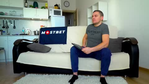 Little Tifany online show from 17, 12, 2024