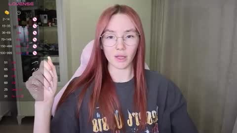 Snapshot of littlevildevil chatting on 17, 10, 2025 Eliana online show from 17, 10, 2025