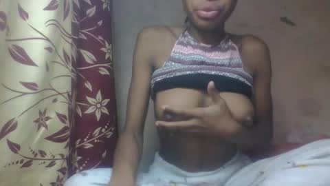 Snapshot of littleyanah chatting on 12, 9, 2025 yanah online show from 12, 9, 2025