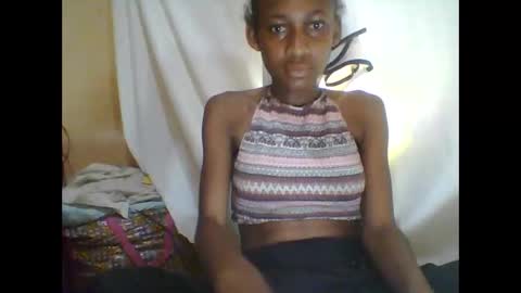 Snapshot of littleyanah chatting on 22, 9, 2025 yanah online show from 22, 9, 2025