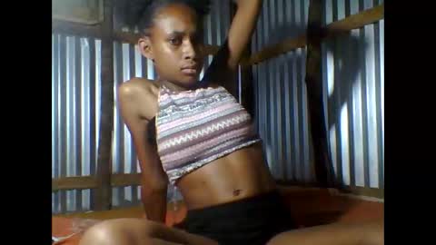 Snapshot of littleyanah chatting on 22, 10, 2025 yanah online show from 22, 10, 2025