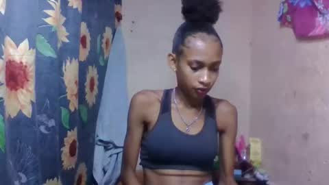 Snapshot of littleyanah chatting on 12, 3, 2026 yanah online show from 12, 3, 2026