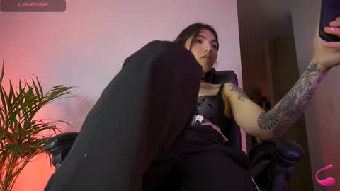 Snapshot of livestream18x chatting on 27, 9, 2025 Emily  R online show from 27, 9, 2025