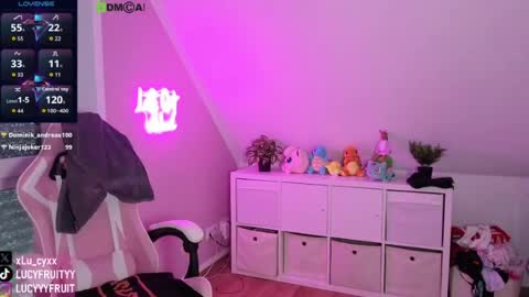 Snapshot of livewithlucy chatting on 6, 7, 2026 livewithlucy online show from 6, 7, 2026