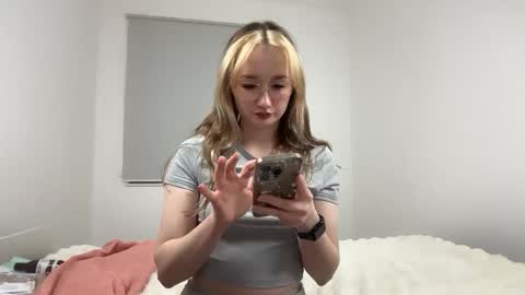 Livia Lachowski online show from 3, 2, 2026