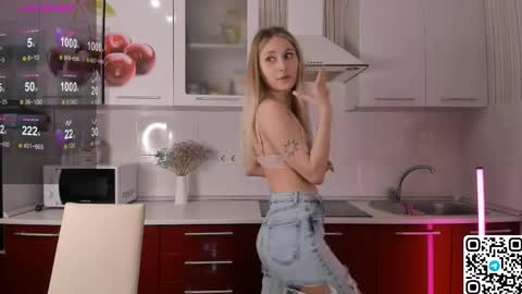 Snapshot of livyybosom chatting on 4, 5, 2026 My name is Livy Nice to meet you Thumbs up please its important online show from 4, 5, 2026