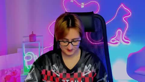 Snapshot of lixeluna chatting on 27, 4, 2026 LixeLuna online show from 27, 4, 2026