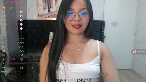 Snapshot of liz25_b chatting on 4, 1, 2025 Liz online show from 4, 1, 2025
