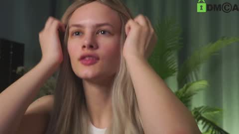 Snapshot of lizbethcoll chatting on 29, 12, 2024 Sunnheart online show from 29, 12, 2024