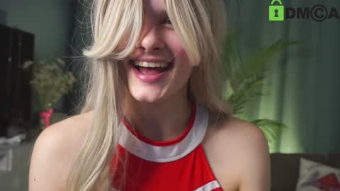 Snapshot of lizbethcoll chatting on 8, 1, 2025 Sunnheart online show from 8, 1, 2025