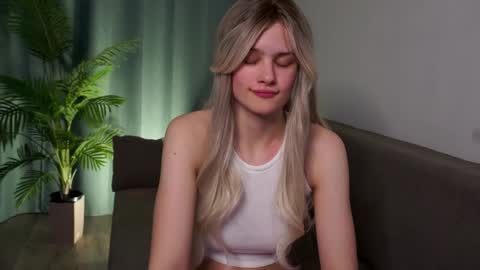 Snapshot of lizbethcoll chatting on 23, 1, 2025 Sunnheart online show from 23, 1, 2025