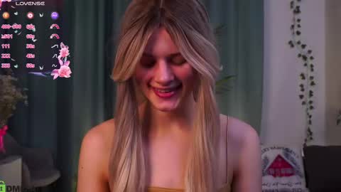 Snapshot of lizbethcoll chatting on 3, 3, 2025 Sunnheart online show from 3, 3, 2025