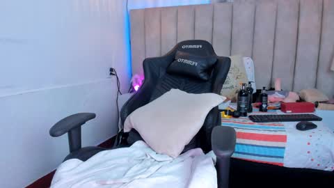 Snapshot of lizxy01 chatting on 14, 1, 2025 Liz online show from 14, 1, 2025