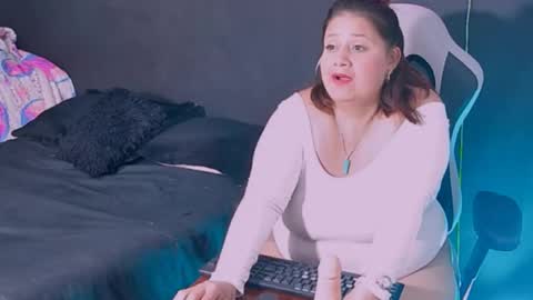 Snapshot of lizz_milf chatting on 16, 9, 2025 lizz_milf online show from 16, 9, 2025