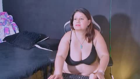 Snapshot of lizz_milf chatting on 18, 9, 2025 lizz_milf online show from 18, 9, 2025