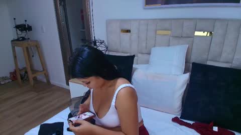 Lizz  online show from 9, 10, 2025