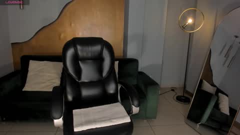 Lizzi  online show from 4, 2, 2026