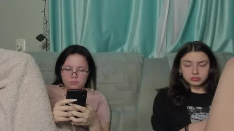 lizzi_muur online show from 13, 1, 2025