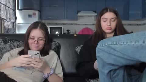 lizzi_muur online show from 11, 2, 2025