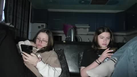 lizzi_muur online show from 3, 3, 2025