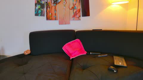 Liz  online show from 26, 1, 2025