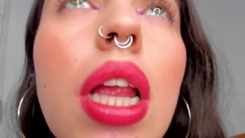 Snapshot of llanna_ chatting on 19, 2, 2025 Llanna online show from 19, 2, 2025