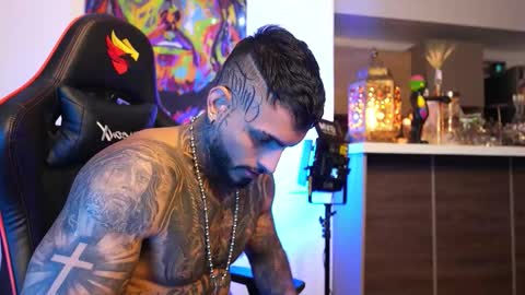 Snapshot of logan_hugh8 chatting on 13, 10, 2025 logan_hugh8 online show from 13, 10, 2025