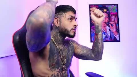 logan_hugh8 online show from 21, 12, 2025