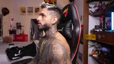 logan_hugh8 online show from 13, 5, 2026